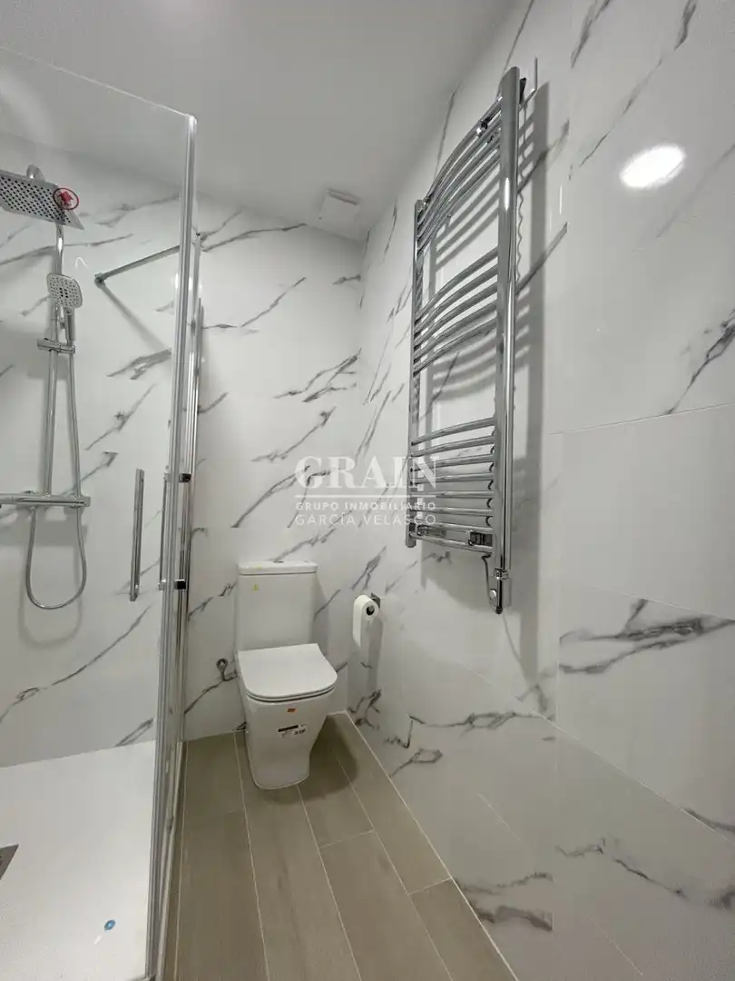Bathroom of Apartments for rent in Albacete  with Air Conditioner and Heating