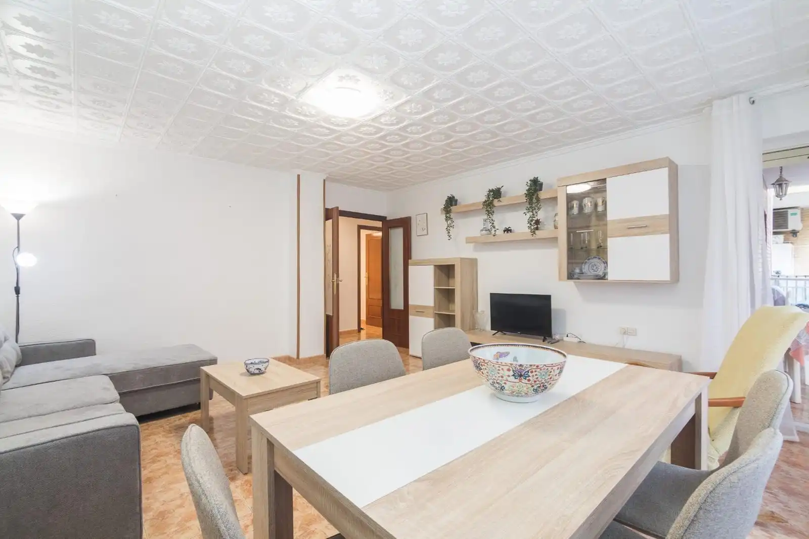 Sala d'estar de Apartament de lloguer en Torrevieja amb Calefacció, Terrassa i Moblat