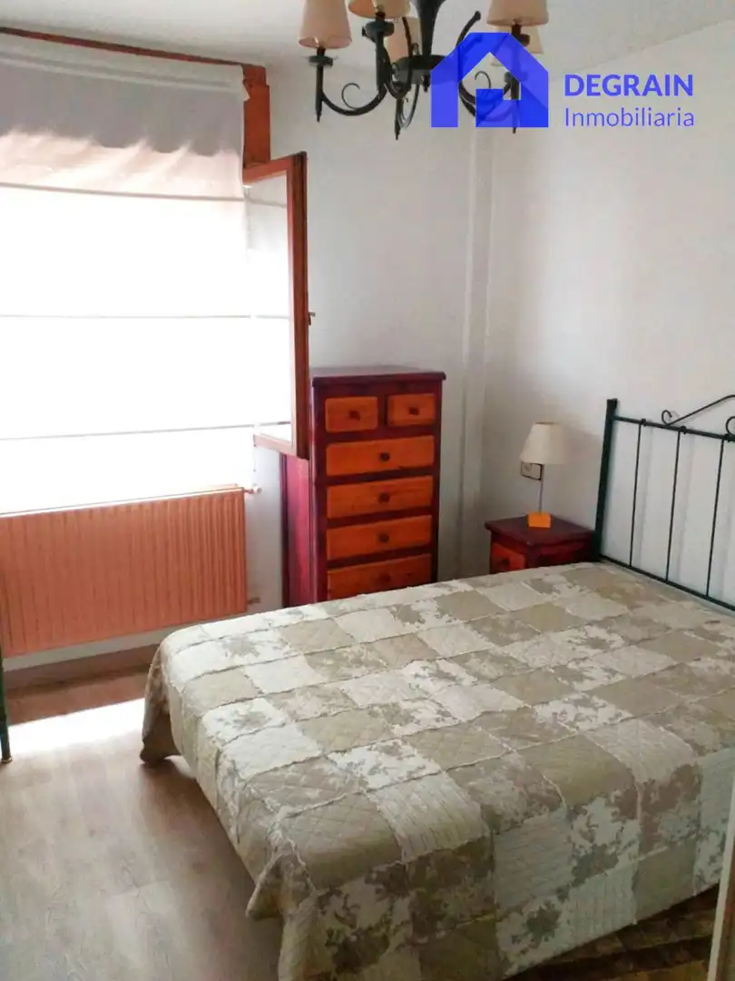 Habitación de Piso de alquiler en Oviedo  con Amueblado