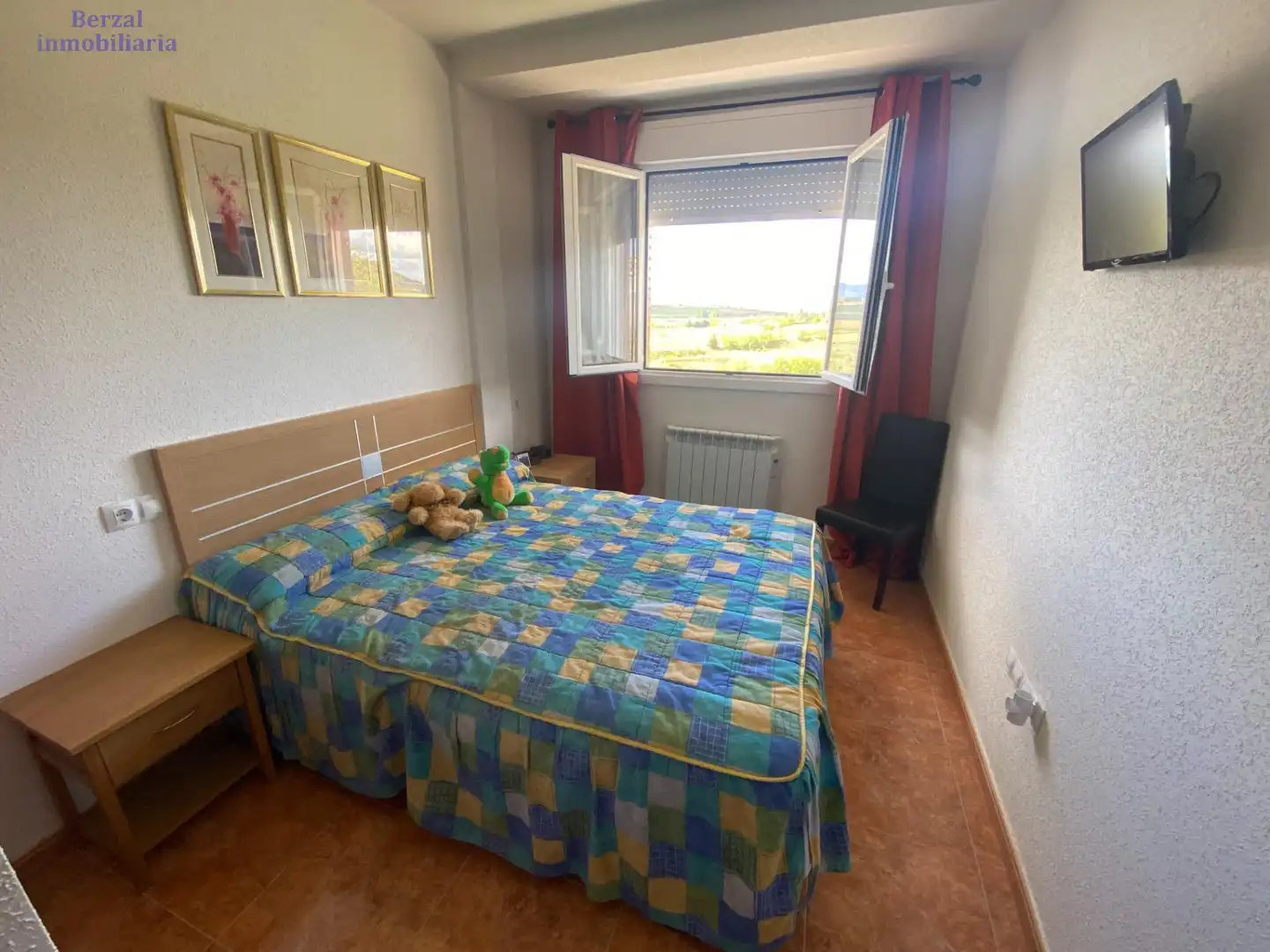 Habitación de Casa adosada en venta en Hormilla con Calefacción y Terraza