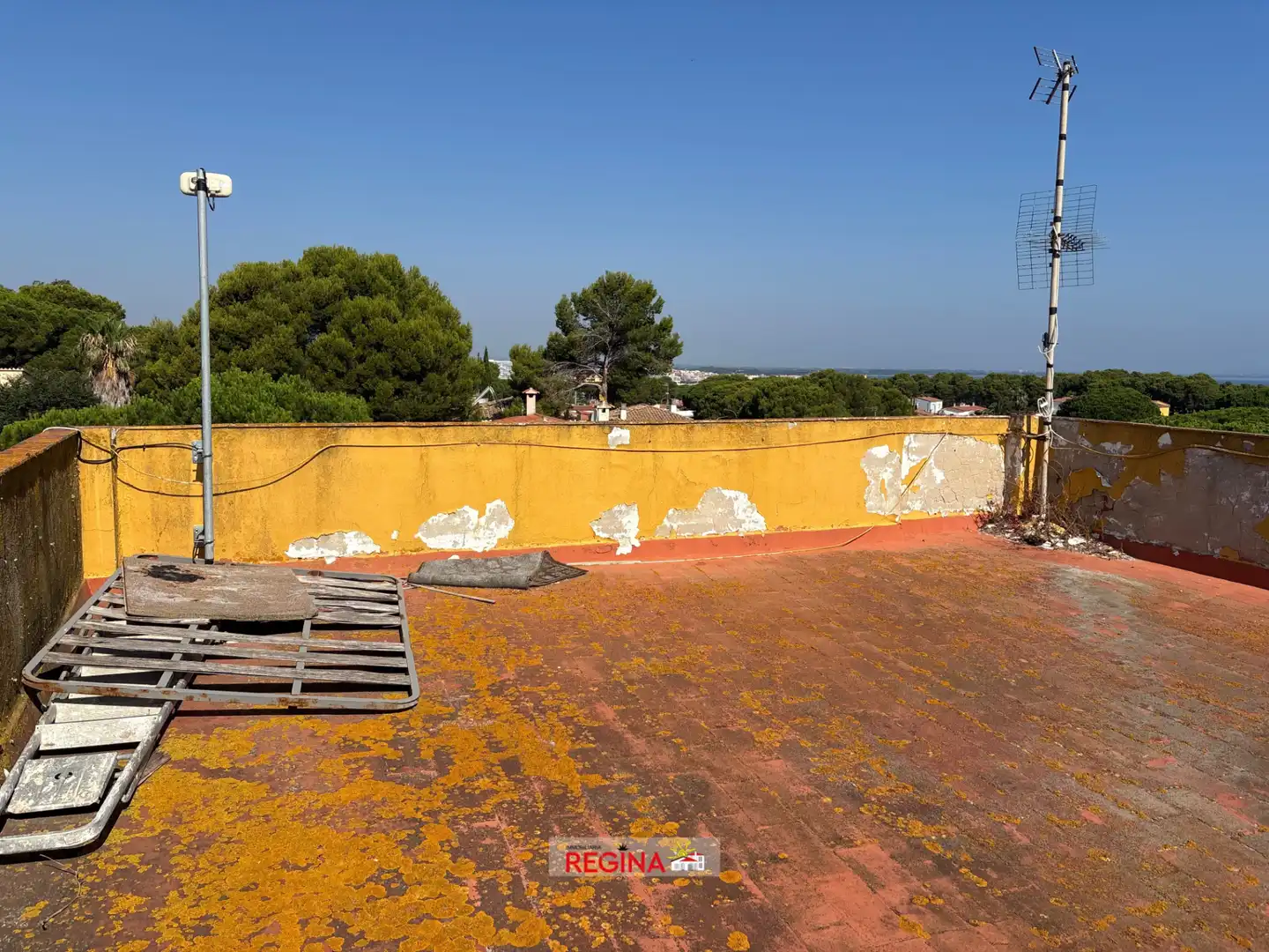 Vista exterior de Edificio en venta en L'Escala con Alarma