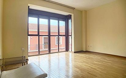 Living room of Flat to rent in Pozuelo de Alarcón  with Heating, Parquet flooring and Oven