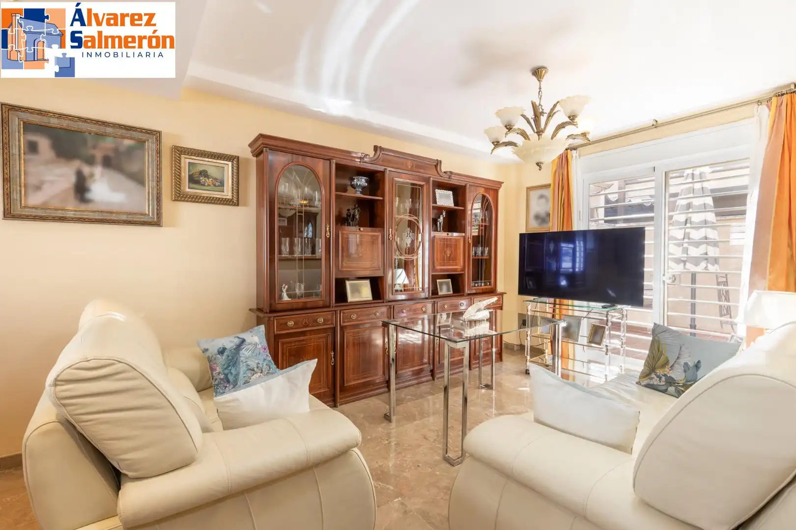Wohnzimmer von Einfamilien-Reihenhaus zum Verkauf in Armilla mit Heizung