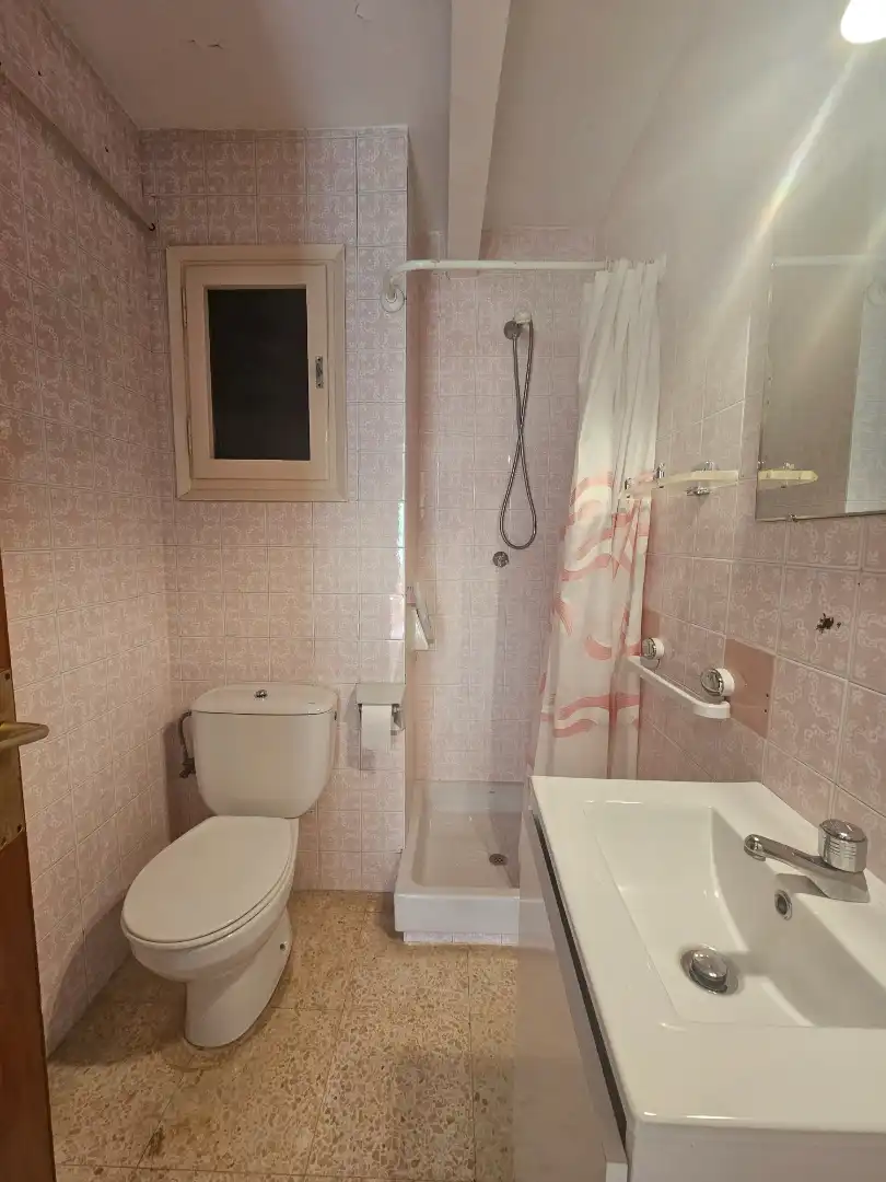 Baño de Apartamento en venta en Torredembarra con Calefacción, Terraza y Amueblado