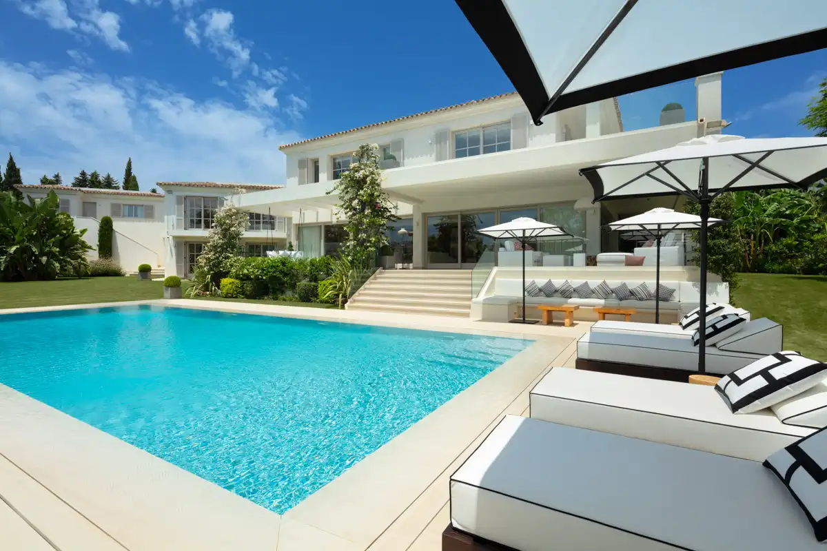 Piscina de Casa o xalet en venda en Marbella amb Aire condicionat, Jardí privat i Terrassa