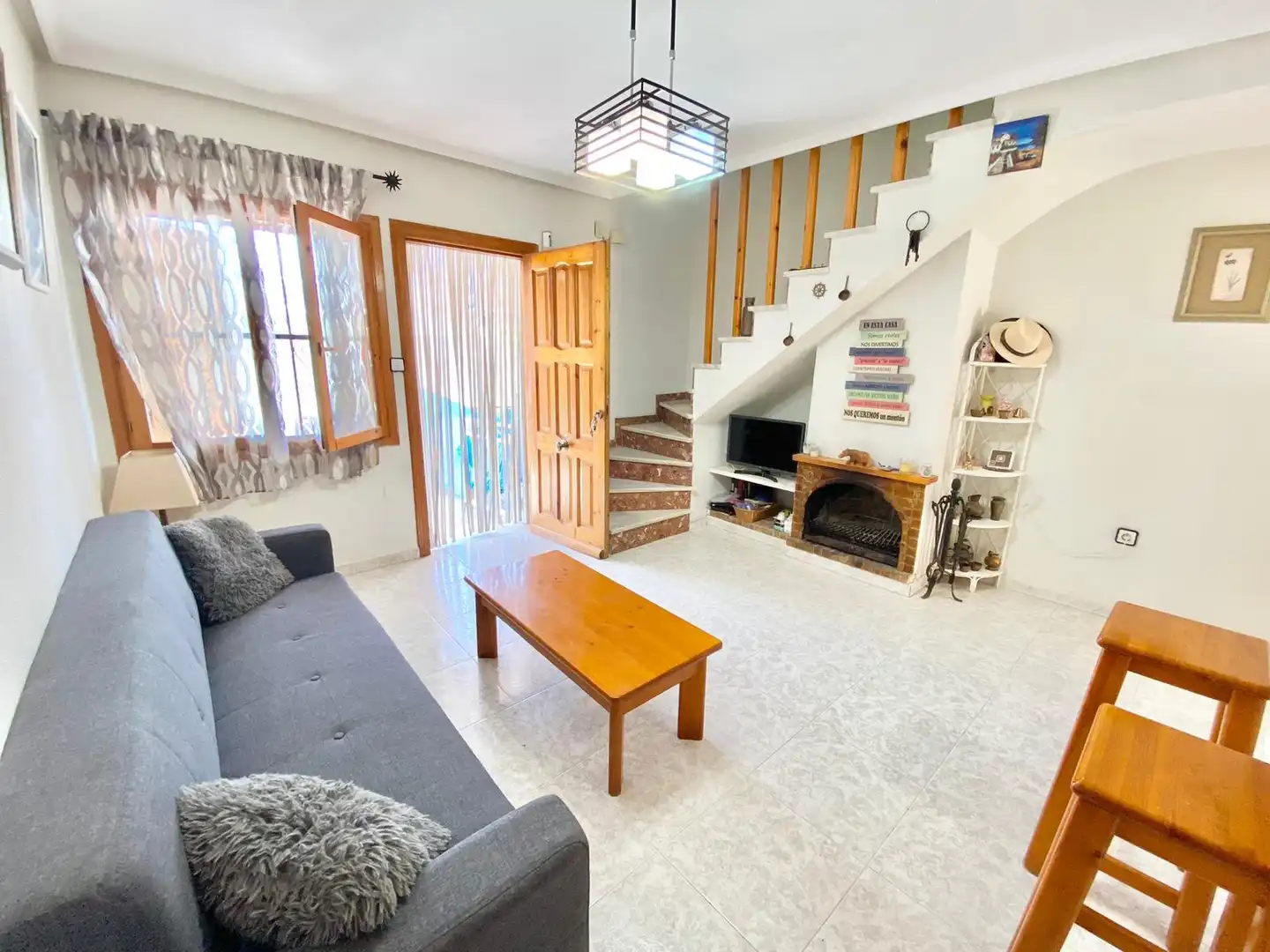 Sala de estar de Casa o chalet de alquiler en Torrevieja con Aire acondicionado, Calefacción y Jardín privado