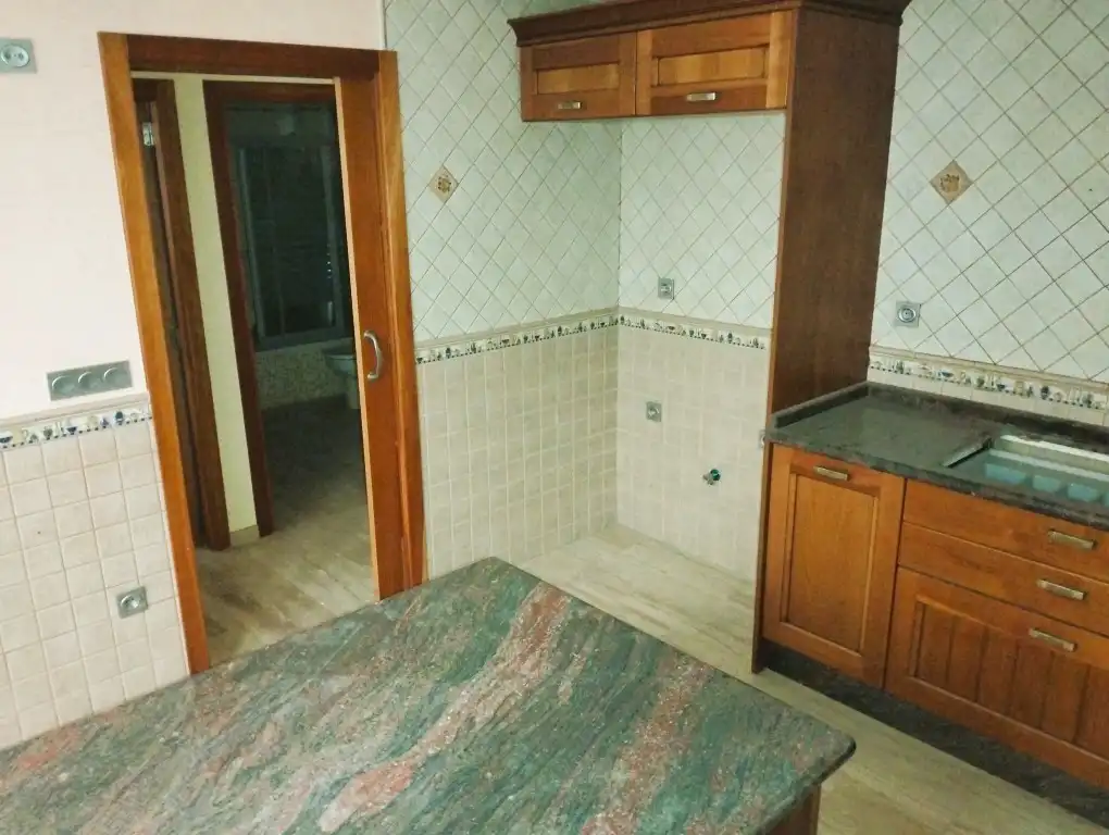 Cuina de Casa adosada en venda en Llocnou d'En Fenollet amb Aire condicionat, Terrassa i Traster
