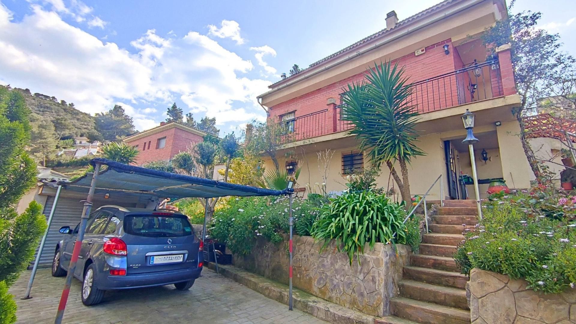 Vista exterior de Casa o xalet en venda en Olesa de Bonesvalls amb Terrassa i Piscina