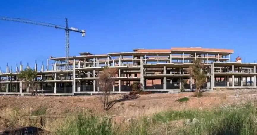 Vista exterior de Edificio en venta en Linares