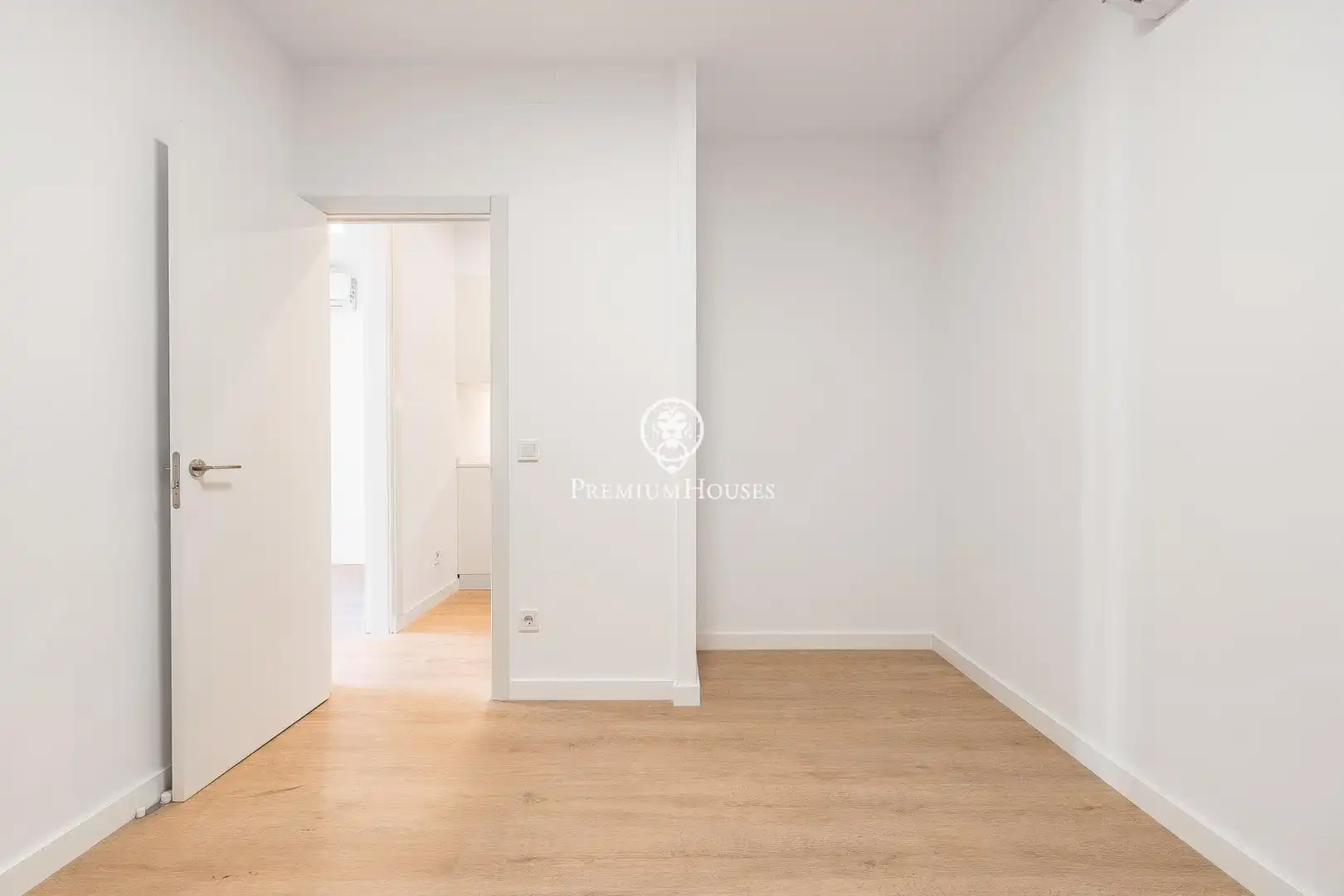 Apartments for sale in Barcelona  with Parquet flooring