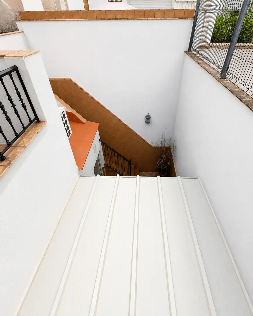 Vista exterior de Casa o xalet en venda en Camas amb Aire condicionat, Terrassa i Forn