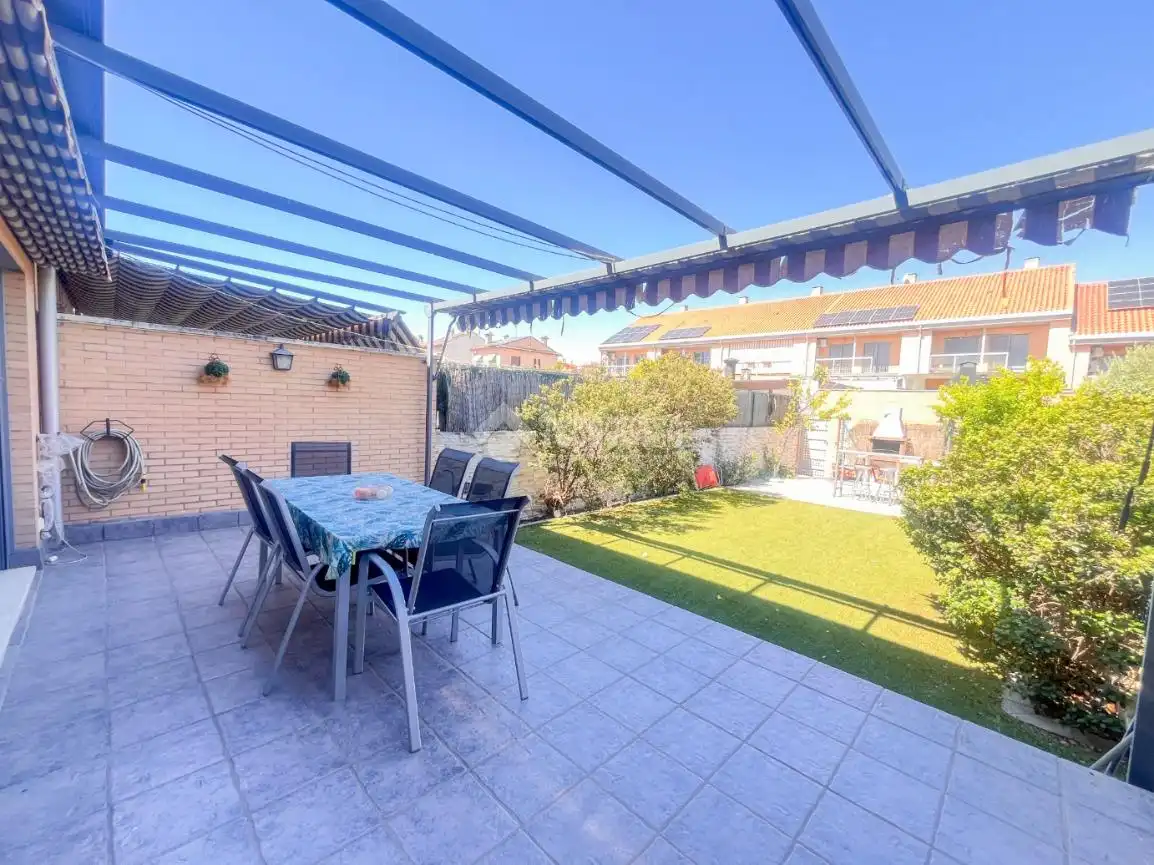 Casa aparellada amb piscina en venda a La Dehesa - El Pinar, imagen 7