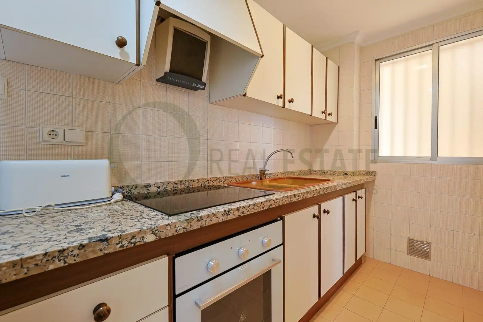 Küche von Wohnung zum Verkauf in Alicante / Alacant mit Klimaanlage, Heizung und Privatgarten