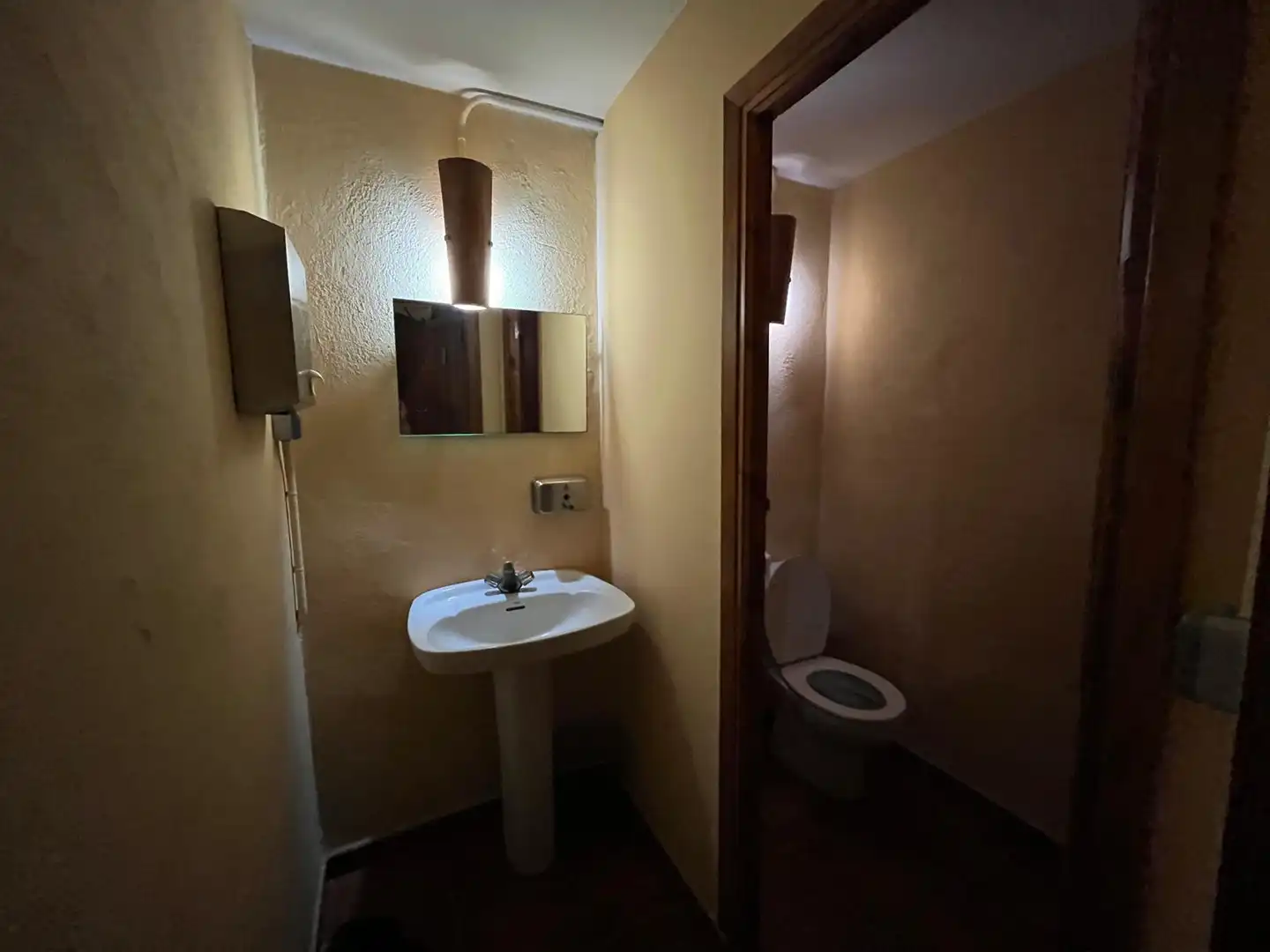 Baño de Local en venta en Santibáñez de Valcorba con Amueblado