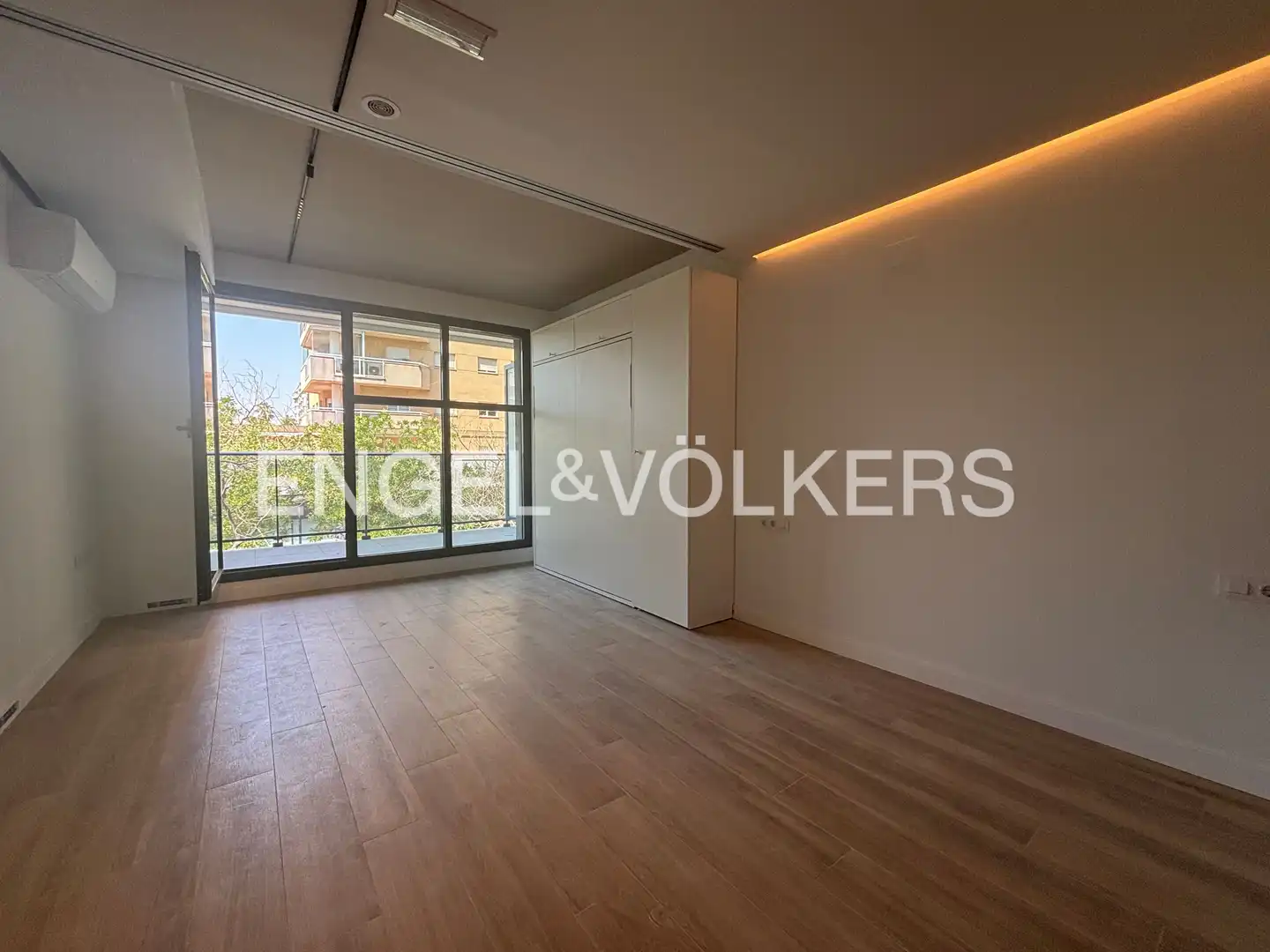 Sala d'estar de Pis de lloguer en Valencia amb Aire condicionat, Calefacció i Terrassa