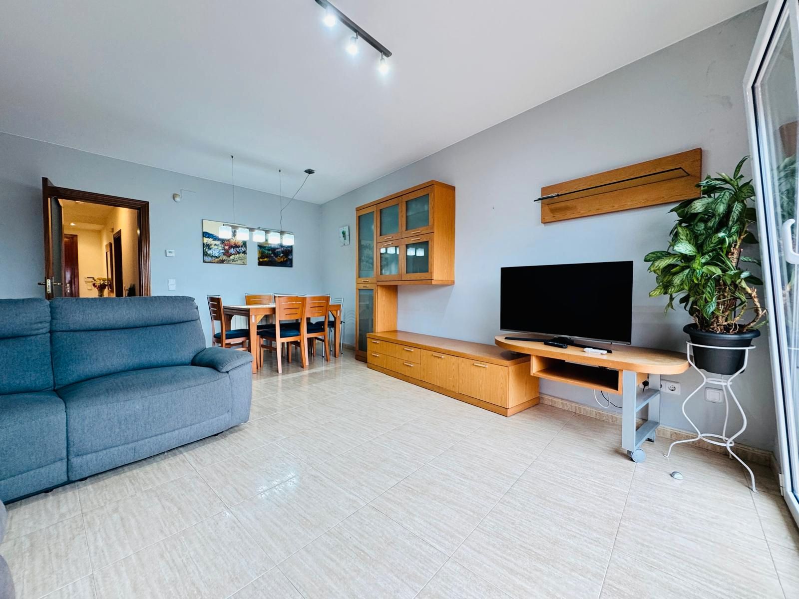 Living room of Single-family semi-detached for sale in Figueres  with Heating, Private garden and Terrace