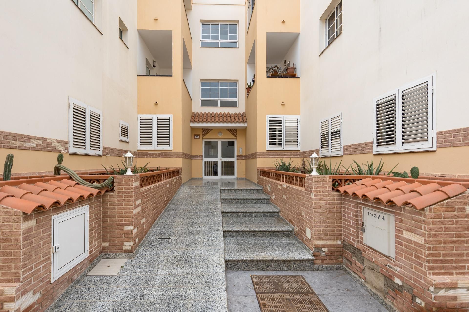 Vista exterior de Pis en venda en La Oliva amb Balcó