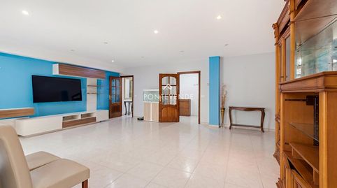 Piso de 3 dormitorios y dos terrazas en Marín