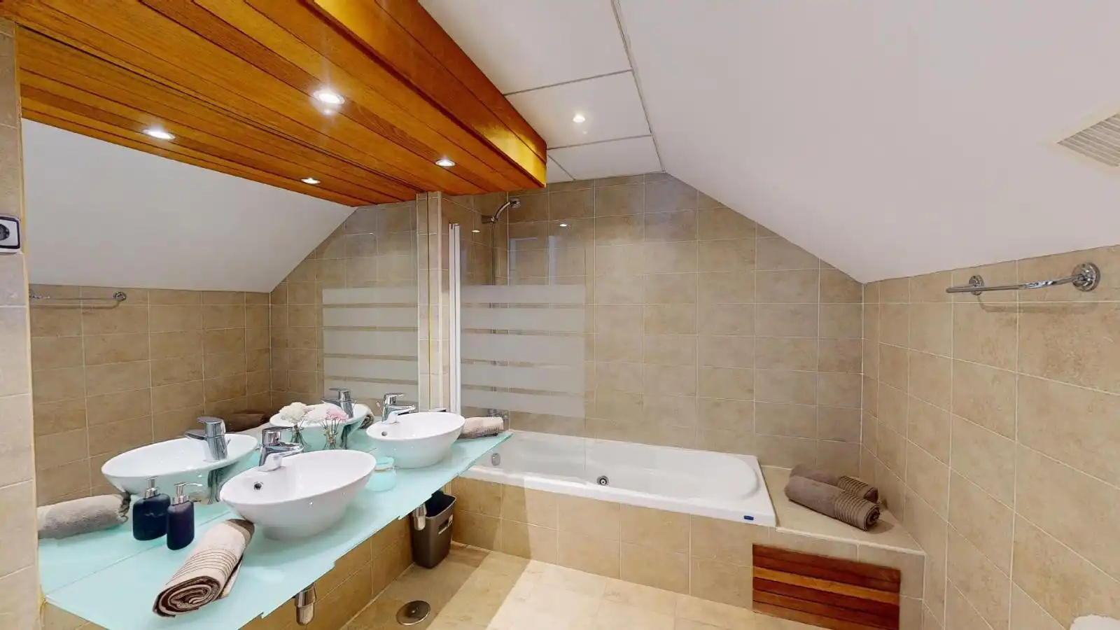 Badezimmer von Dachboden zum Verkauf in Fuengirola mit Klimaanlage, Terrasse und Gemeinschaftspool