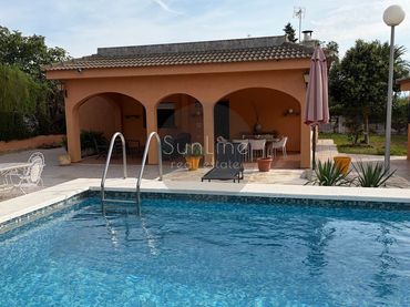 Chalet con balcón en alquiler en DISTRITO ZONA PUEBLO