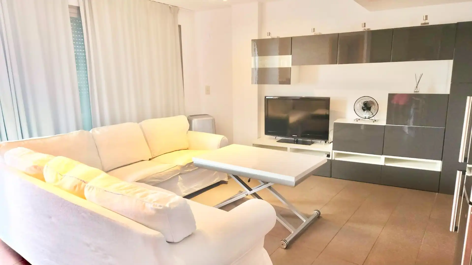 Sala de estar de Apartamento de alquiler en Calpe / Calp con Aire acondicionado, Piscina y Amueblado