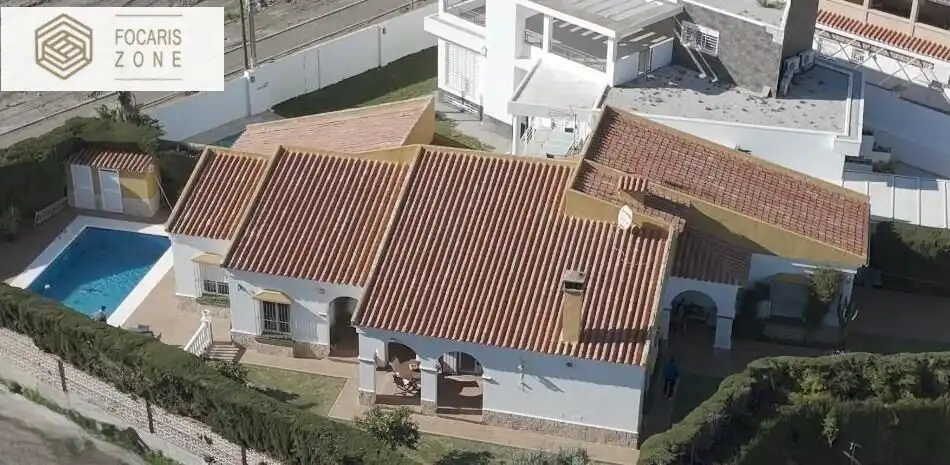 Vista exterior de Casa o chalet en venta en Rincón de la Victoria con Aire acondicionado, Jardín privado y Terraza