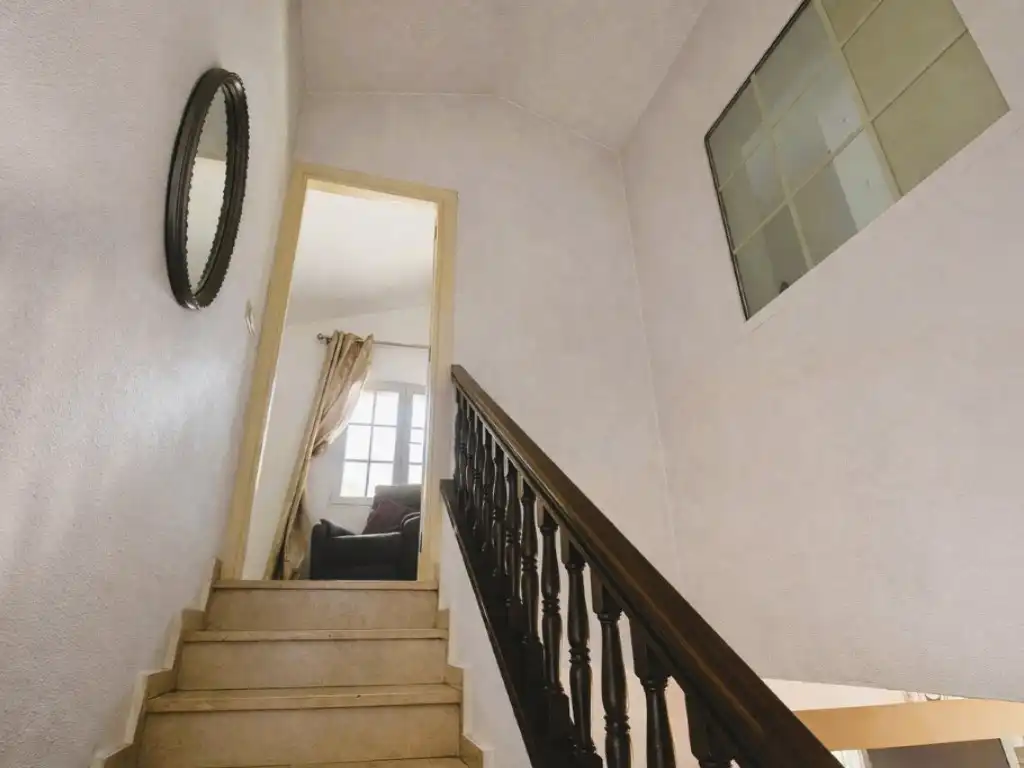Casa adosada en venda en Orihuela amb Aire condicionat, Jardí privat i Moblat