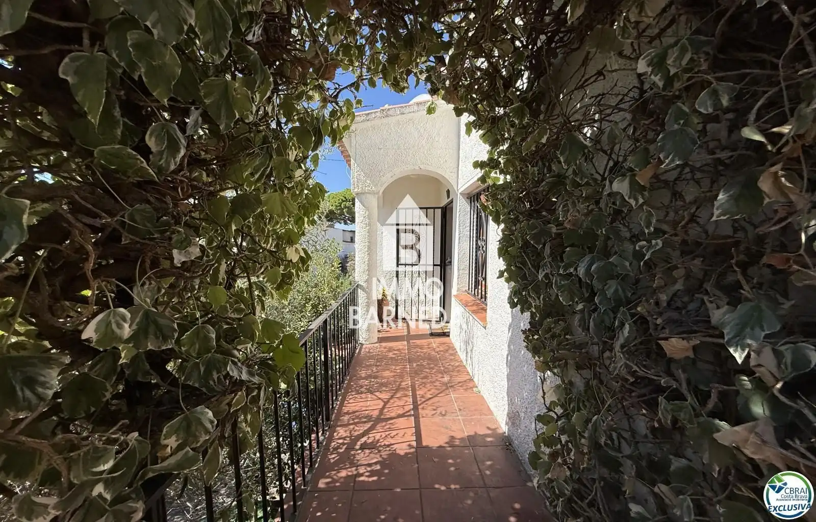Vista exterior de Casa o xalet en venda en Roses amb Jardí privat i Terrassa