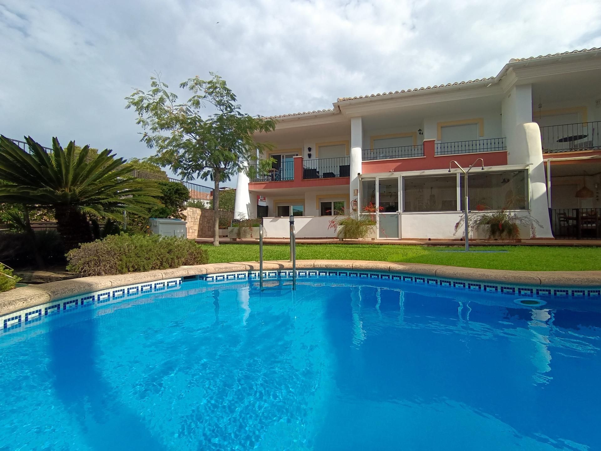 Piscina de Pis en venda en Gata de Gorgos amb Calefacció, Jardí privat i Traster