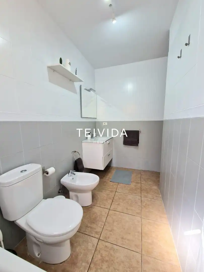 Baño de Dúplex de alquiler en Granadilla de Abona con Terraza, Amueblado y Horno