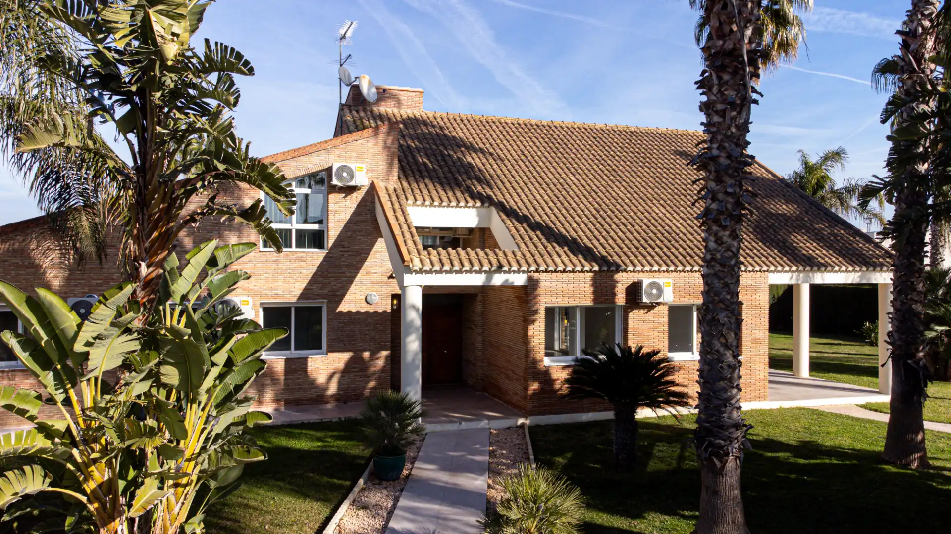 Exterior view of Houses for sale in San Antonio de Benagéber  with Heating, Private garden and Swimming Pool