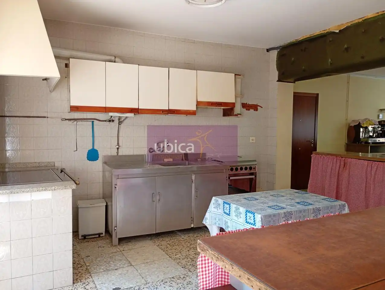Kitchen of Commercial properties for rent in Tui