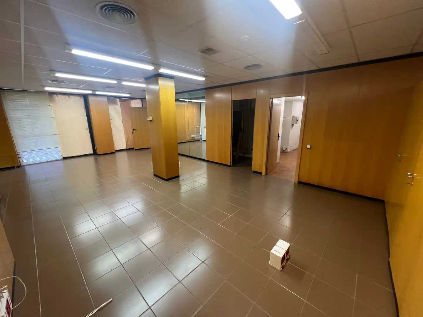 Commercial properties for rent in Cervera  with Air Conditioner, Heating and Furnished