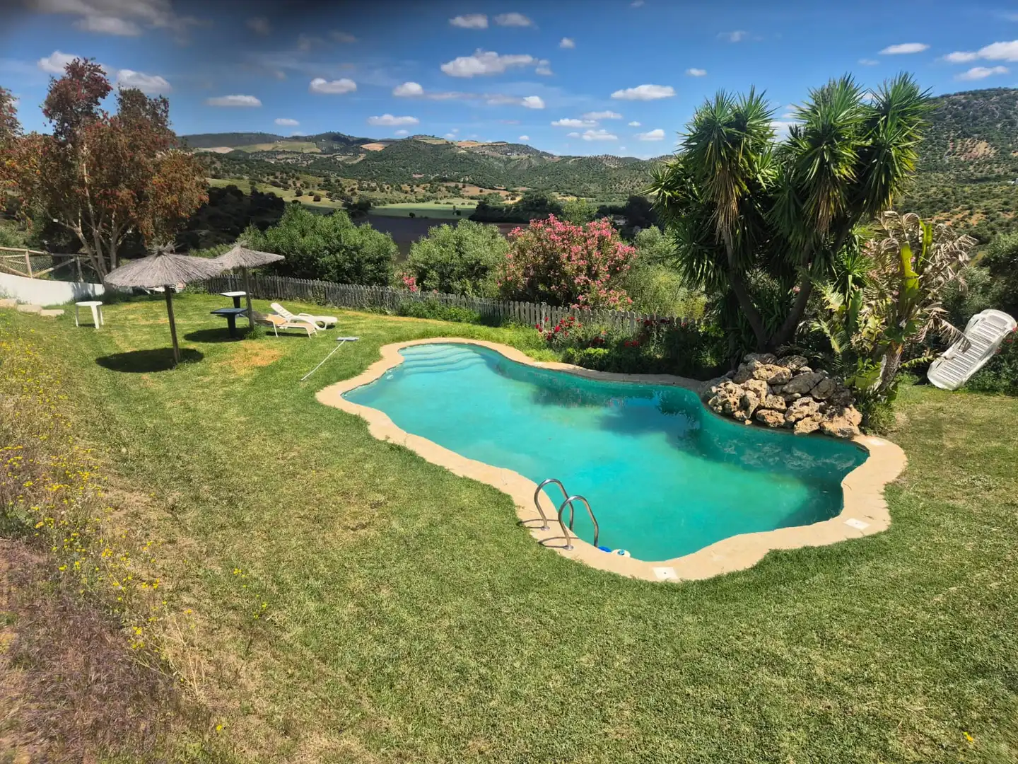 Piscina de Finca rústica en venda en Puerto Serrano amb Aire condicionat, Calefacció i Jardí privat