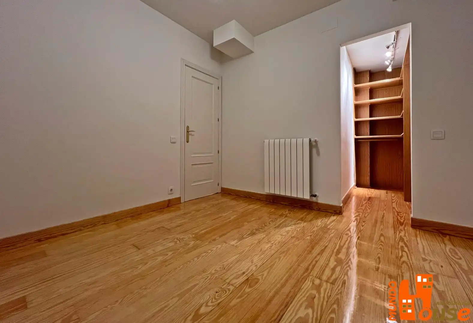 Habitación de Dúplex en venta en Real Sitio de San Ildefonso con Calefacción, Trastero y Balcón