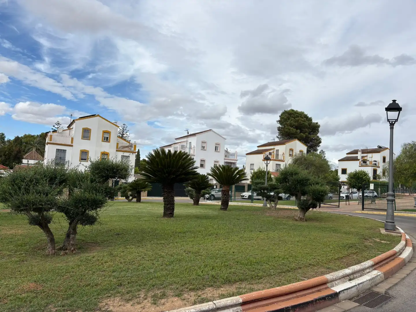Exterior view of Houses for sale in Gines  with Air Conditioner, Private garden and Terrace