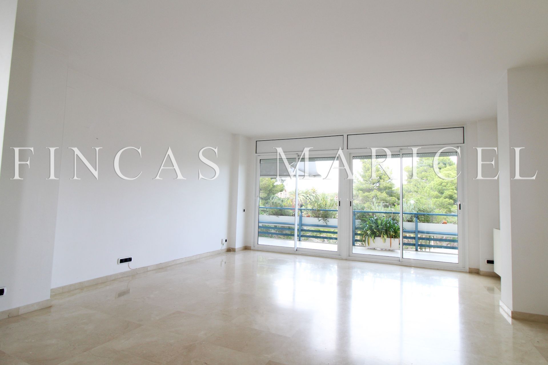 Living room of Flat for sale in Sitges  with Air Conditioner, Heating and Terrace