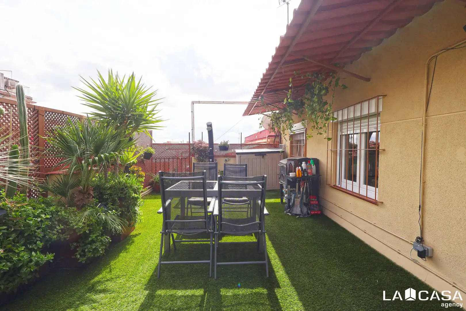 Ático con terraza en venta en Calle HIERBABUENA, DE LA
