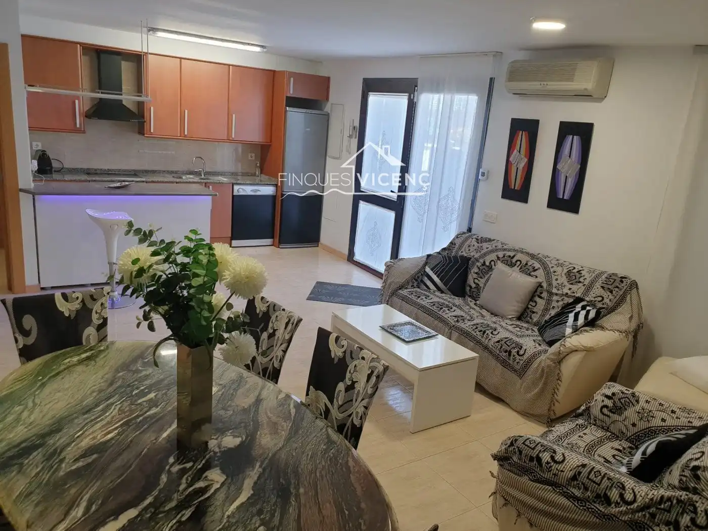 Wohnzimmer von Einfamilien-Reihenhaus zum Verkauf in Roda de Berà mit Heizung, Terrasse und Schwimmbad