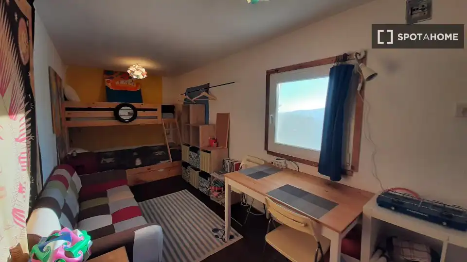 Apartamento para compartir en Sant Cebrià de Vallalta con Aire acondicionado, Terraza y Amueblado