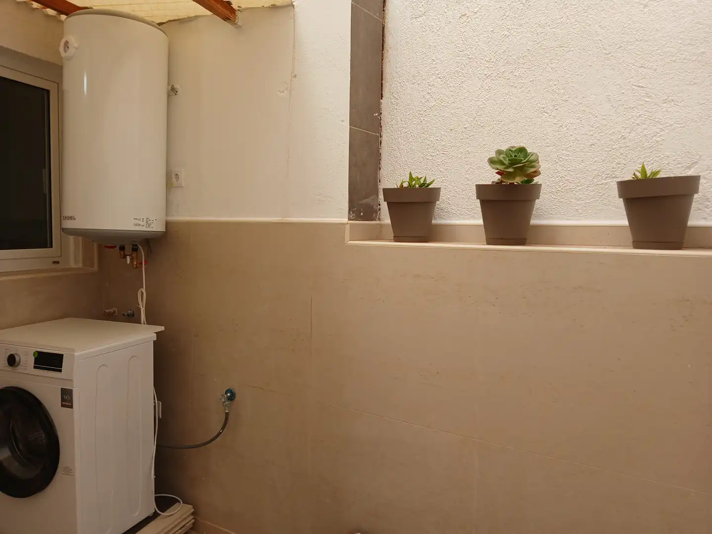 Terrasse von Wohnung zur untervermieten in Almería mit Klimaanlage, Möbliert und Ofen