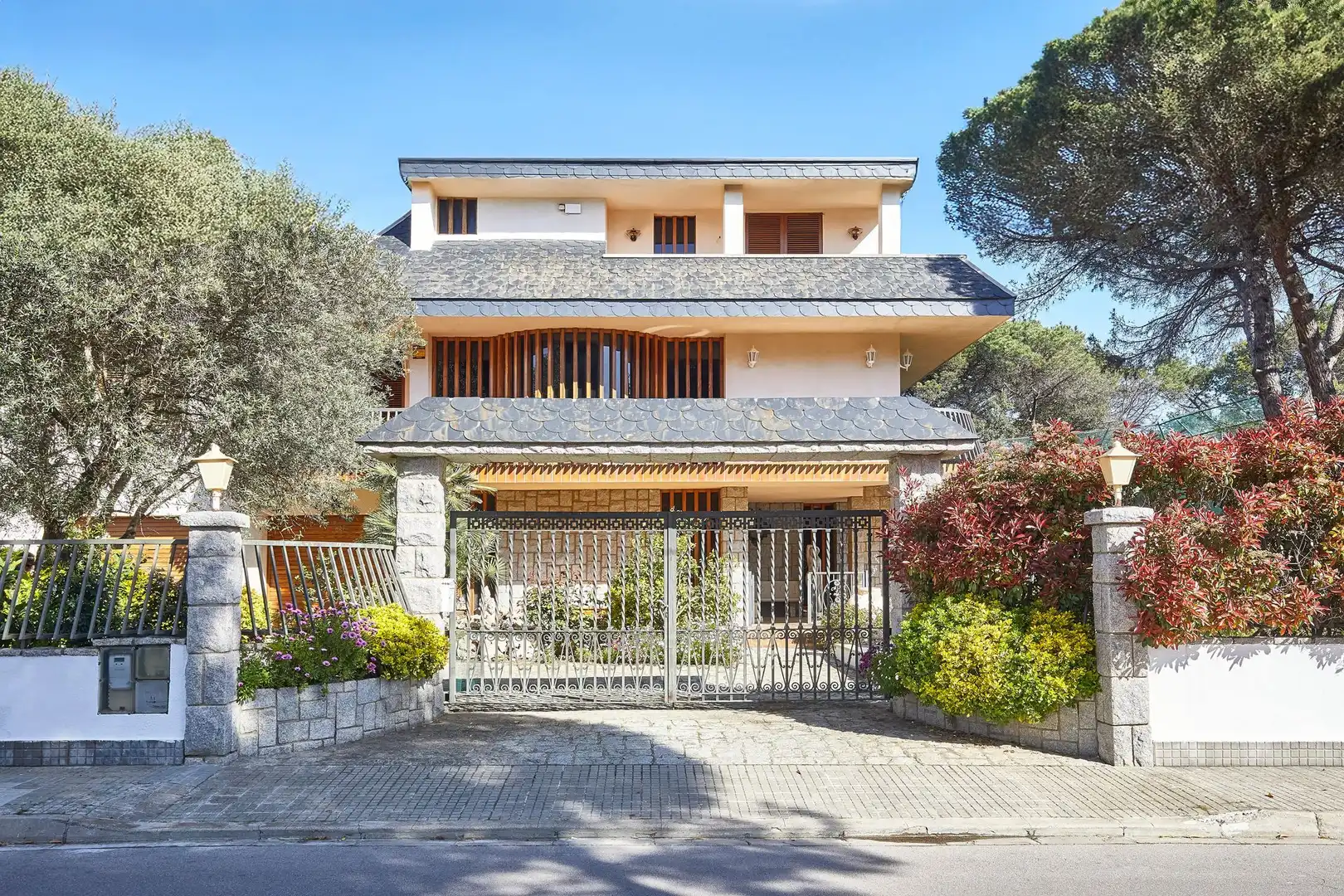 Vista exterior de Casa o chalet en venta en Sant Fost de Campsentelles con Calefacción, Jardín privado y Terraza