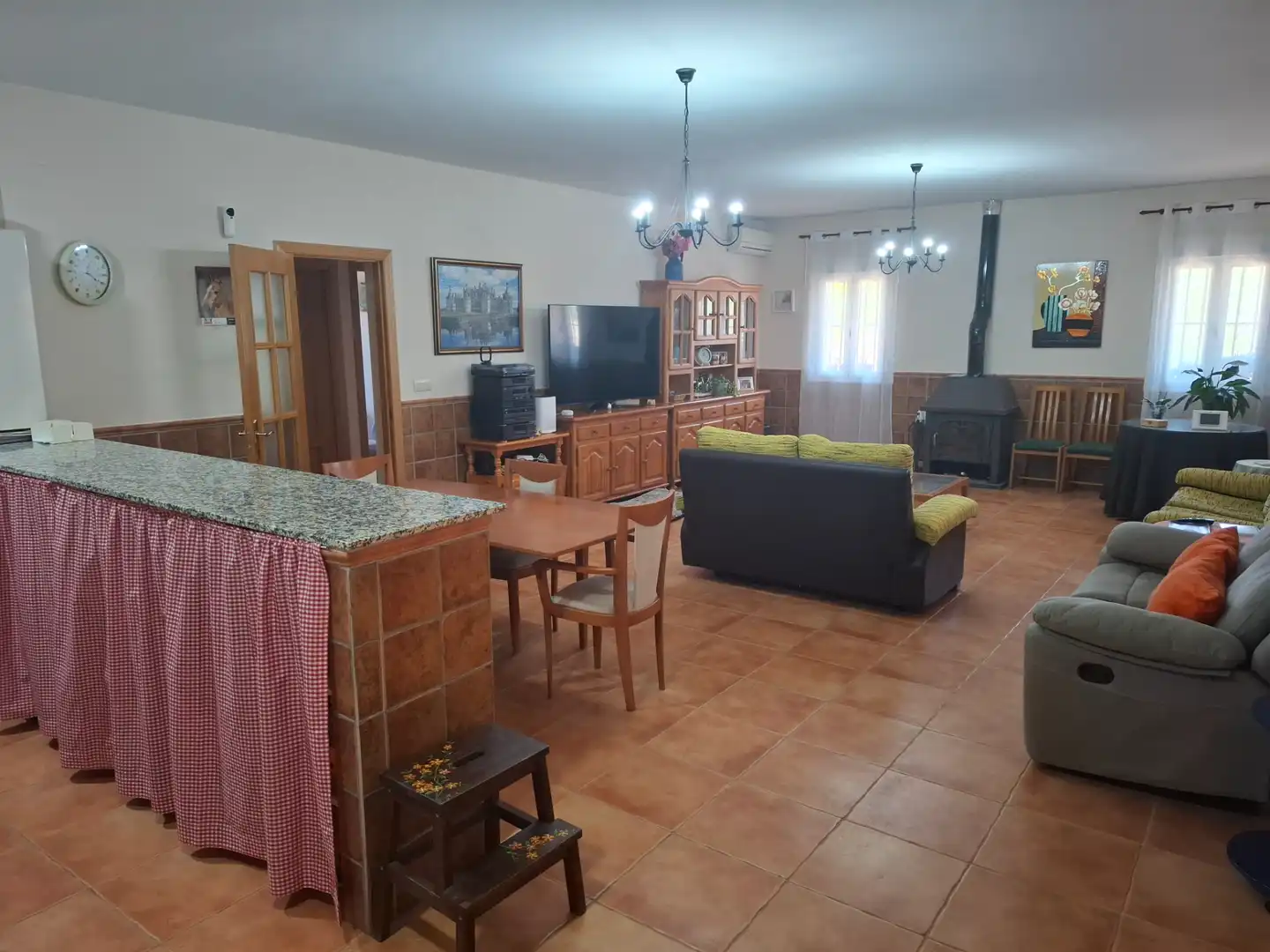 Sala d'estar de Finca rústica en venda en Fernán Caballero amb Aire condicionat, Calefacció i Traster