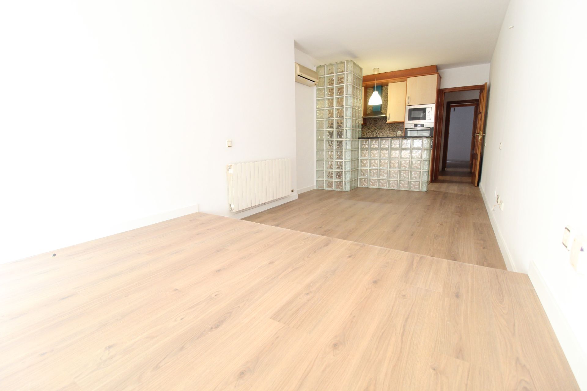 Exterior view of Study for sale in  Barcelona Capital  with Air Conditioner, Heating and Oven