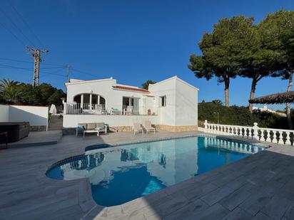 Vista exterior de Casa o xalet en venda en Jávea / Xàbia amb Aire condicionat, Calefacció i Jardí privat