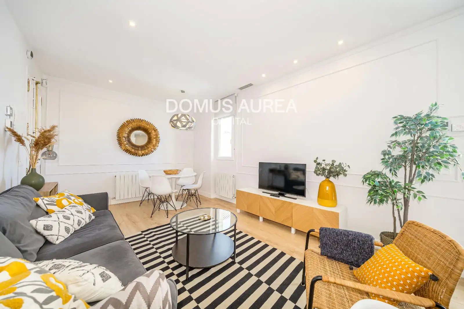 Exterior view of Attic for rent in Madrid  with Air Conditioner, Heating and Parquet flooring