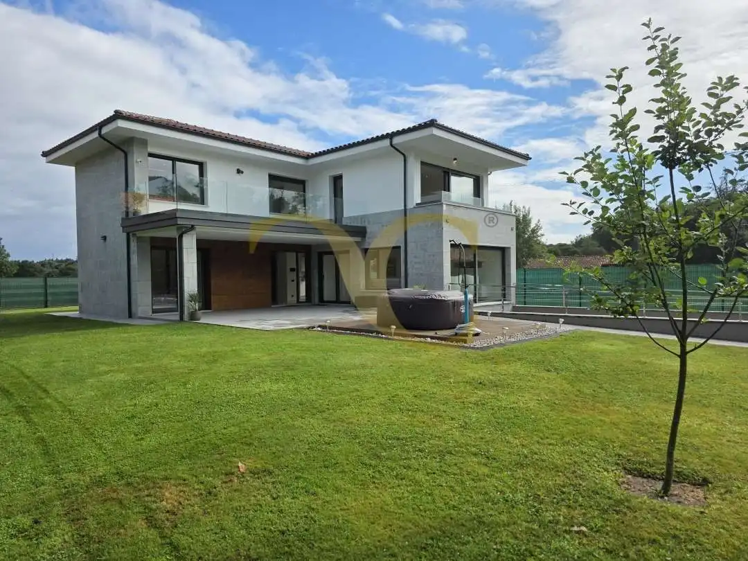 Vista exterior de Casa o chalet en venta en Llanes con Calefacción, Jardín privado y Terraza
