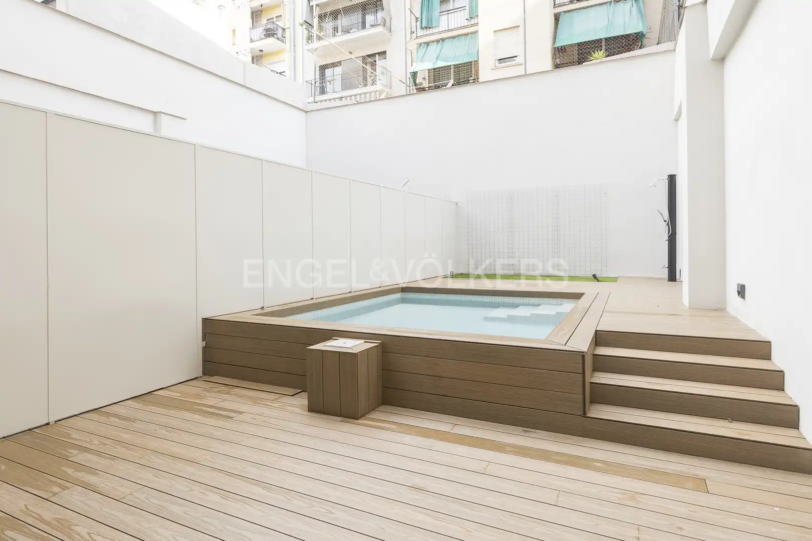 Swimming pool of Apartments for sale in Barcelona  with Air Conditioner, Heating and Private garden