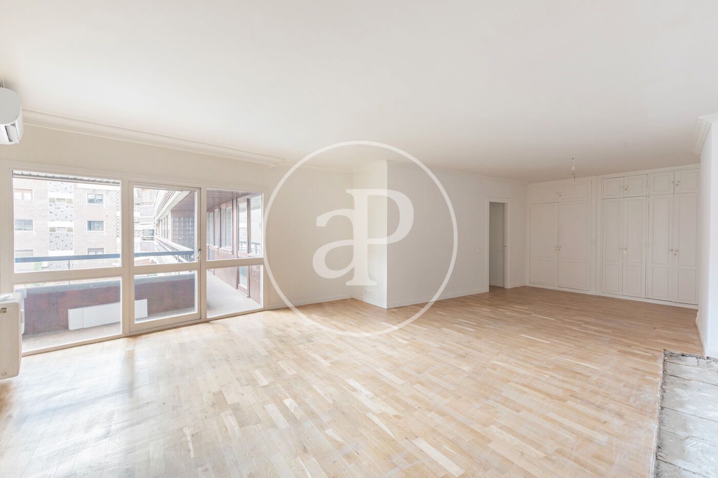 Living room of Flat to rent in  Madrid Capital  with Air Conditioner, Heating and Private garden