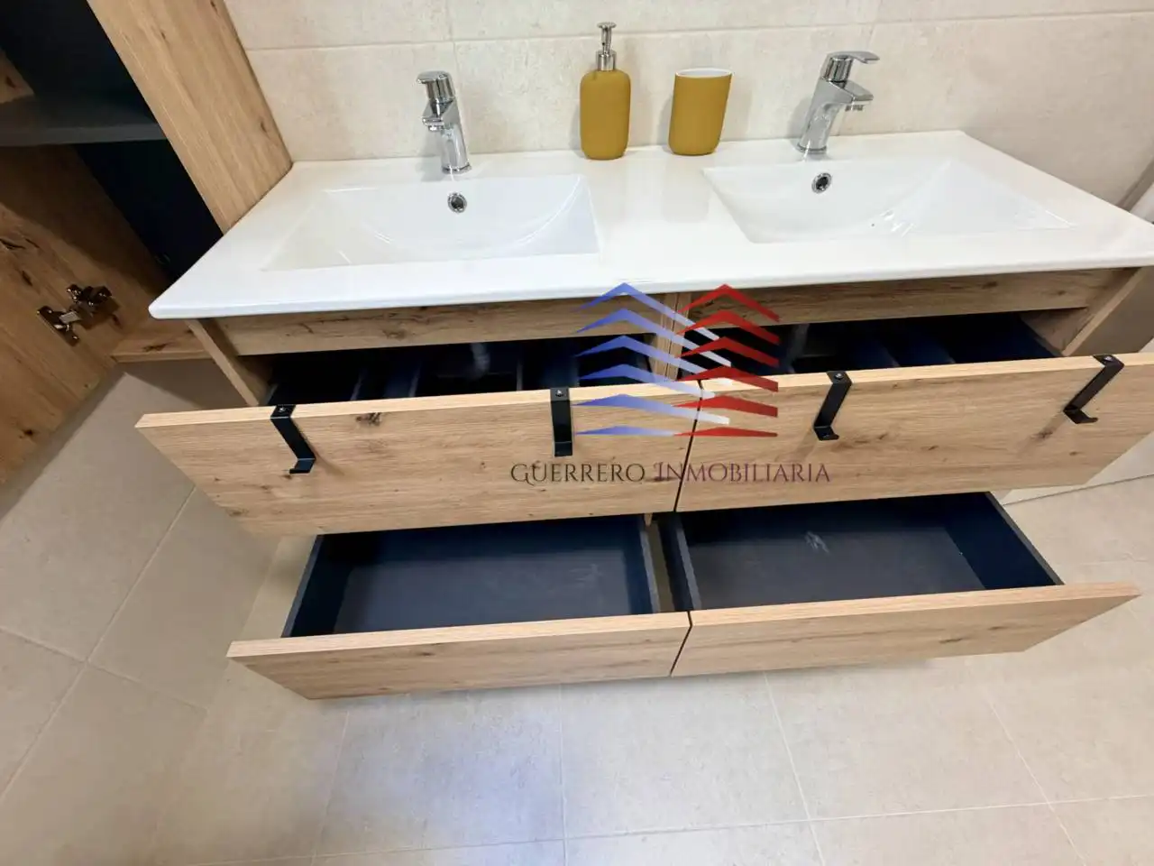 Badezimmer von Wohnung zur Miete in Ourense Capital  mit Heizung, Parkett und Möbliert